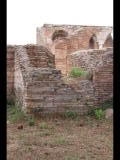 04624 ostia - regio i - insula xiv - domus di amore e psiche (i,xiv,5) - 1. raum - westseite - suedostecke - 09-2023.jpg